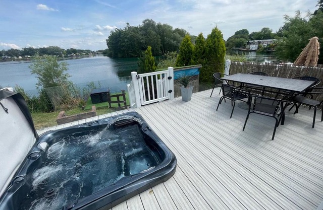 Lakeside Retreat 1 with hot tub, private fishing peg situated at Tattershall Lakes Country Park