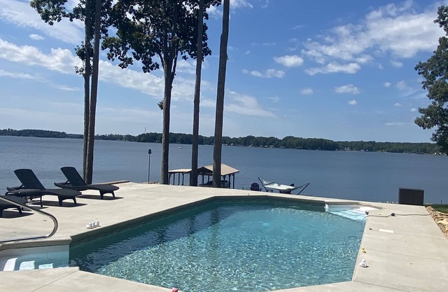 Lakeside Retreat Entire House Inground pool, kayaks, dock