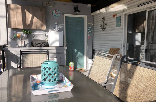 Lakeside Retreat "Lakin' It"