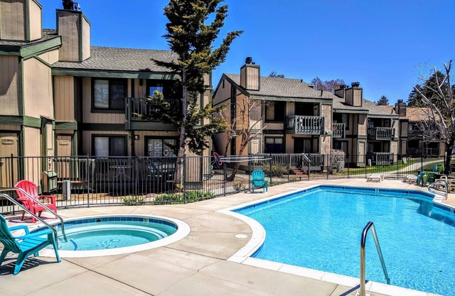 Lakeside Escape Condo - Vue du parc de Boulder Bay! Wifi! 2 heures gratuites de location de vélo / kayak!