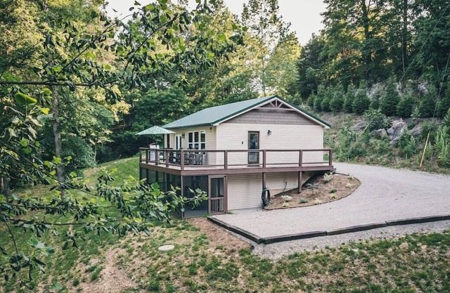 Lakeside Retreat Waterfront Home on Rough River!