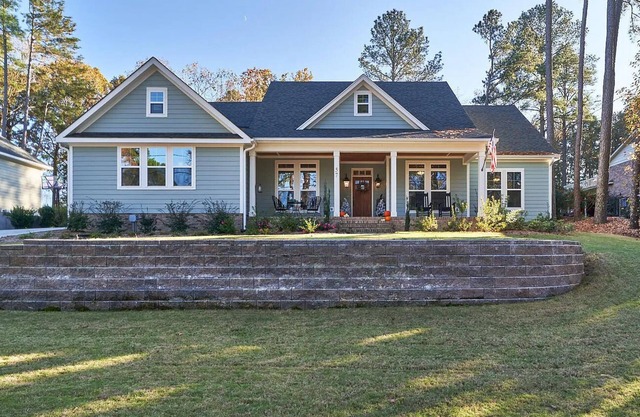 Lakeside Serenity: Pines & Tranquility. Your home for the 2024 US Open