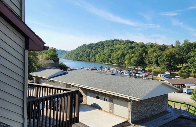 Townhouse on Cheat Lake, close to town center and highways