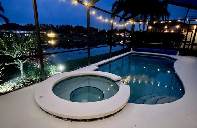 Lakeside villa close to Disney. 2024 remodel with brand new pool!.
