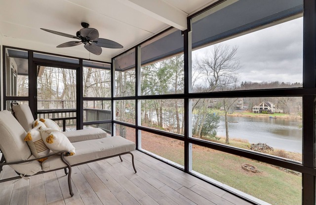 Newly remodeled Lakefront Chalet in The Hideout!!