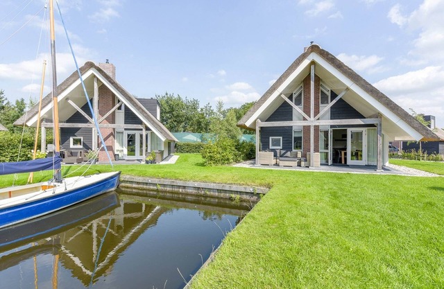 Villa sur l'eau dans la région du Sneekermeer, micro-ondes
