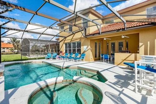 Lakeview 6-Bedroom Retreat with Game Room, Private Pool, Spa & Resort Amenities - Ideal for Families & Groups