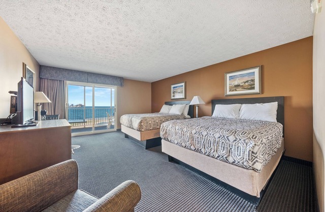 Lakeview Balcony at Put-in-Bay - Sleeps 4