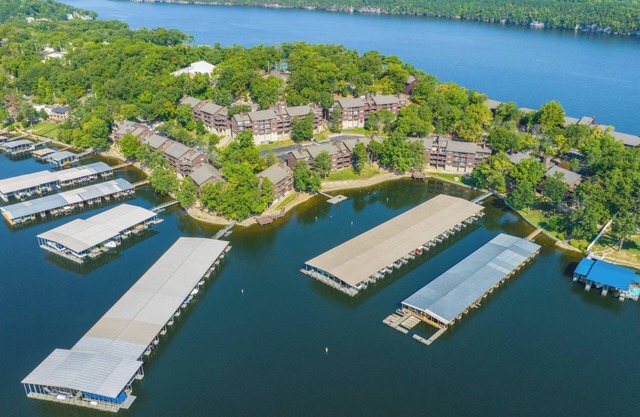 Lakeview Condo w/Dock/Pool/Hottub/Sauna-Sleeps 8