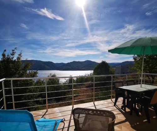 Lakeview Estate Chalet