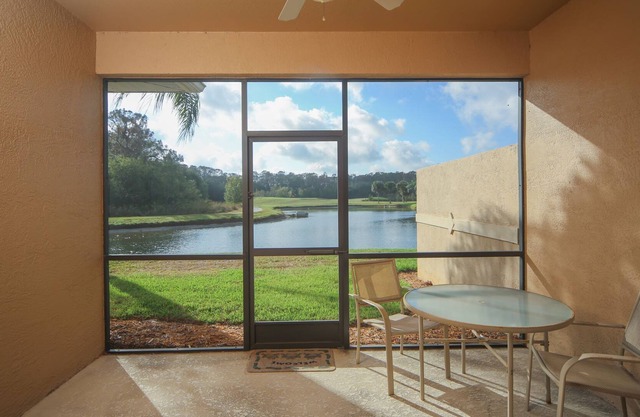 Villa de style de vie en Floride située sur un cul-de-sac avec un garage pour deux voitures à Stoneybrook!