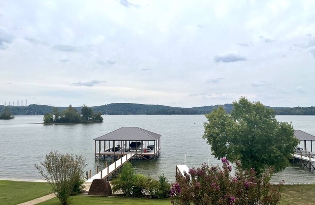 Lakeview Haven Guesthouse: Chickamauga Lake, TN W/ Dock and Boat Ramp