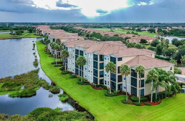 Terrain de golf, condo de 2 chambres à coucher et 2 salles de bain