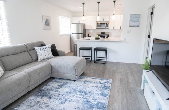 Lakeview Landing 1/1 Apt North St Pete