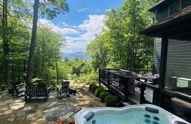 Lakeview Lodge - Bolton Landing w/ Dockspace & Hot Tub