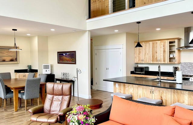 Lakeview Loon Song - Luxury Moosehead Rental