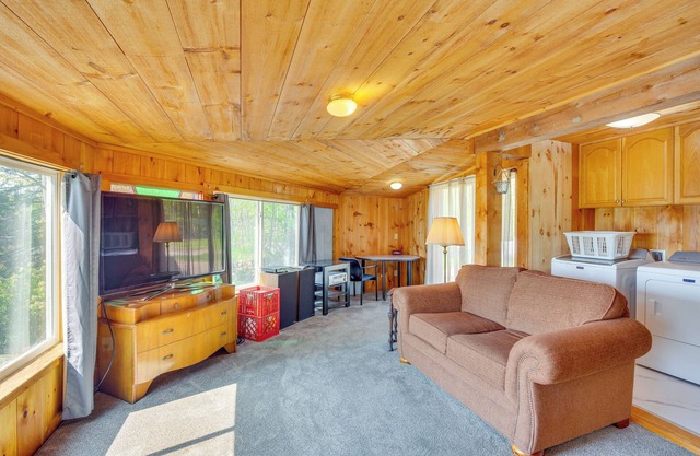 Lakeview Maine Retreat w/ Fire Pit, Grill & Canoe
