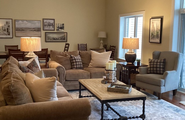 LAKEVIEW PENTHOUSE 406 3br/2.5bath Rent 2 get 3rd free use by 5/5 --just ask