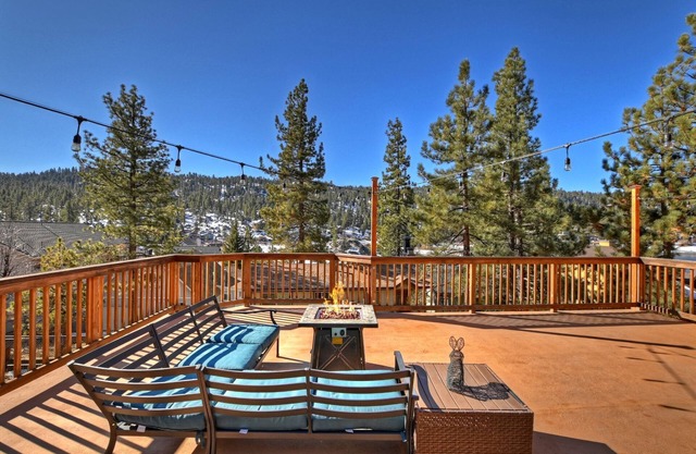 Lakeview Retreat Chalet by Destination Big Bear: Boulder Bay! Lake Views! Outdoor Firepit!
