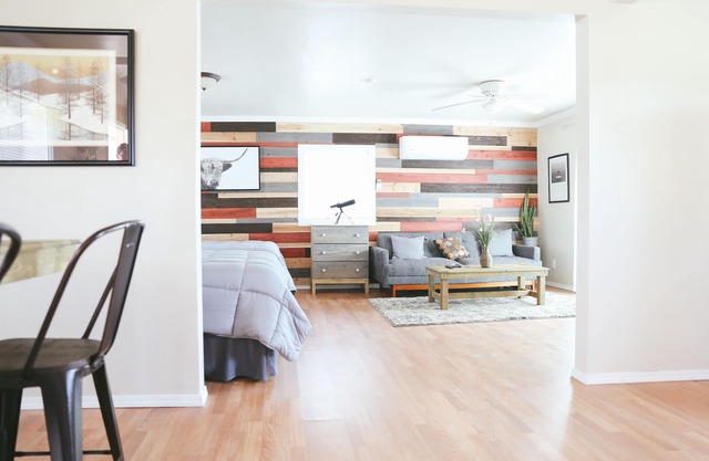 Lakeview Terrace Double Queen Studio!