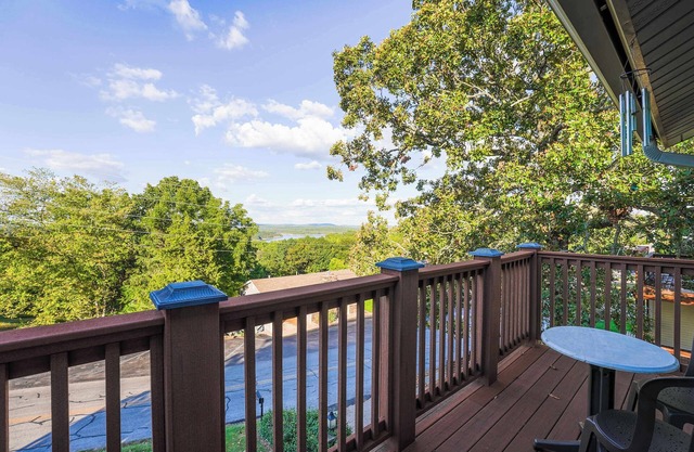 Townhome Close to Beaver Lake: Gorgeous Views