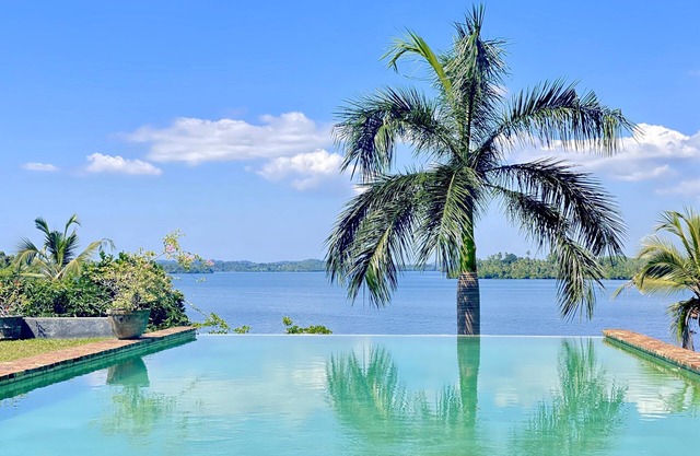 Villa Lakeview, Villa de 4 chambres sur le lac Koggala. Superbes vues. Piscine privée. Chef.