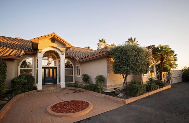 Lakeview Villa | With Stunning Views