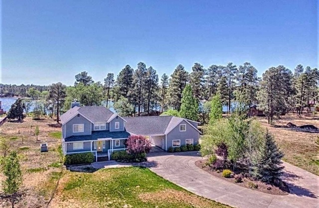 LAKEVIEWS & BOATS INCLUDED: Gated, 1 acre, 4 BD, WIFI, Gameroom, 1 PM Check IN