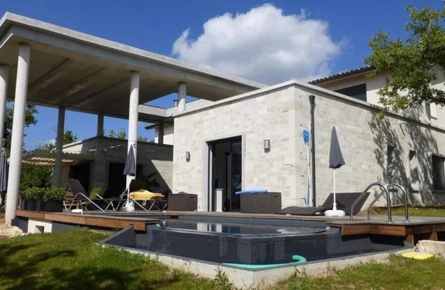 Lalbenque Belle Maison