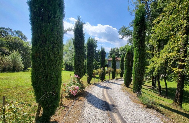 Lama Piana 2 chalets loués dans le prix. Piscine privée. Marchez vers la rivière. WIFI