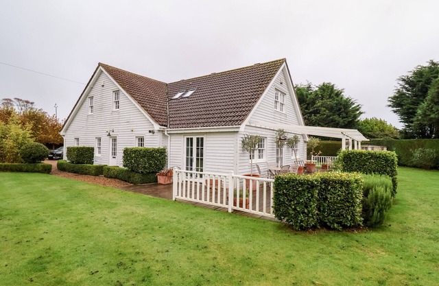 LAMPLAND HOUSE, family friendly, with a garden in Walberswick