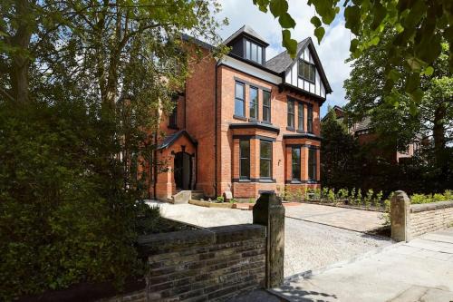 Lancaster & Blenheim Villas
