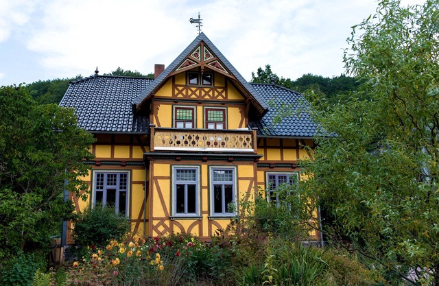 Landhaus Kunterbunt dans la forêt et la rivière avec du poulet et des moutons dans la forêt de Thuringe