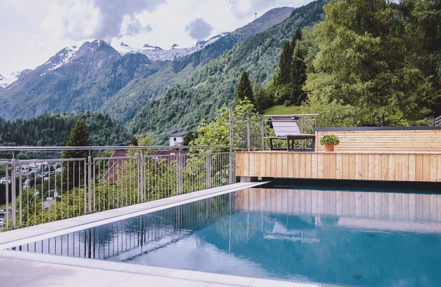 Landhaus Lodges Kaprun - Alois, infinity pool & garden