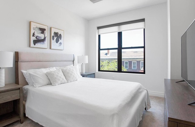 Landing at La Collina - 2 Bedrooms in University Circle