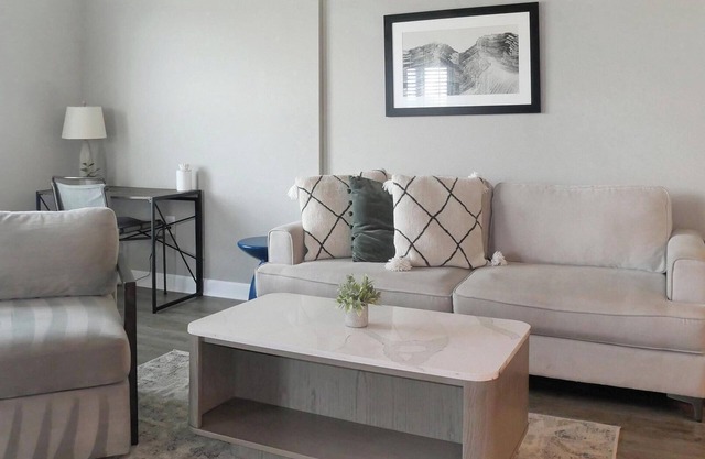 Landing | Amazing 2BD, Gym, Pool