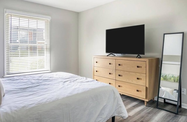 Landing at A62 - 1 Bedroom in Allisonville