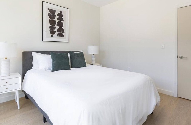 Landing at Baricelli - 2 Bedrooms in University Circle