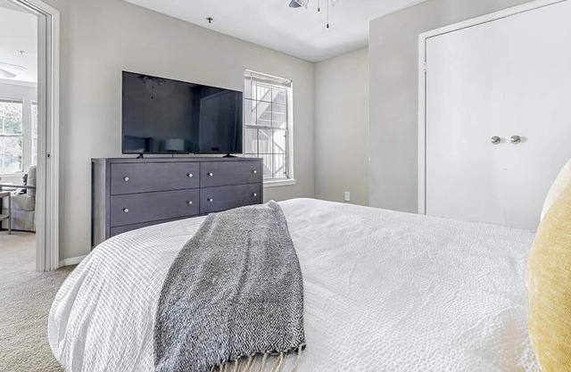 Landing at Briarhill Apartments - 2 Bedrooms in North Druid Hills