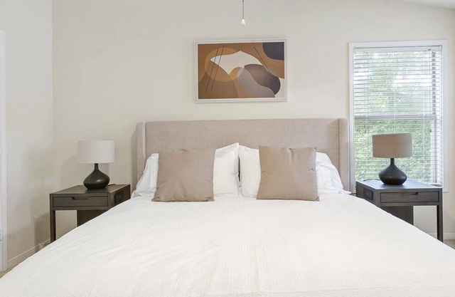 Landing at Crowne Club Apartments - 1 Bedroom in Downtown Winston Salem
