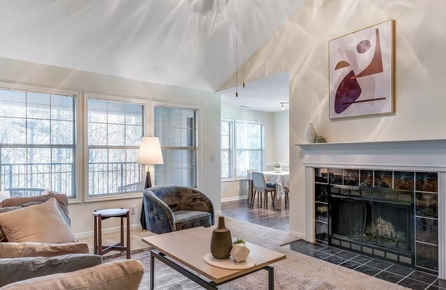 Landing at Crowne Oaks - 2 Bedrooms in Downtown Winston Salem