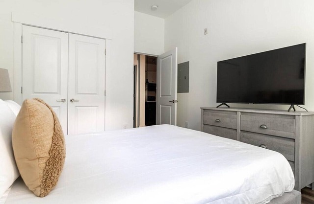 Landing at Lofts at Weston Lakeside - 2 Bedrooms in Cary