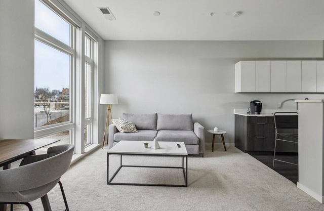 Landing at North End - Studio in Lower East Side