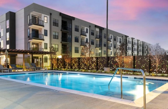 Landing at Notch at Nora - 1 Bedroom in Washington Township