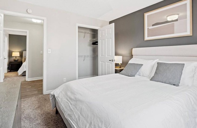 Landing at Oak Hollow Apartments - 2 Bedrooms in Downtown Southaven