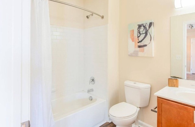 Landing at Orchard Meadows Apartment Homes - 2 Bedrooms in Downtown Ellicott City
