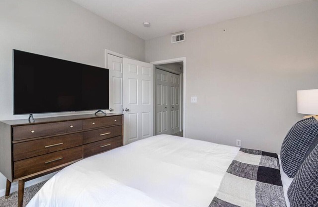 Landing at Parc at 980 - 2 Bedrooms in Downtown Lawrenceville