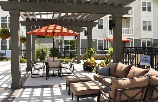 Landing at Park 216 Apartments - 1 Bedroom in Downtown Suffolk