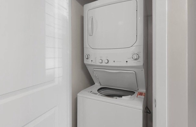 Landing at Park 216 Apartments - 1 Bedroom in Downtown Suffolk
