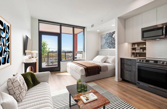 Landing at Poplar House - 1 Bedroom in Southeas.